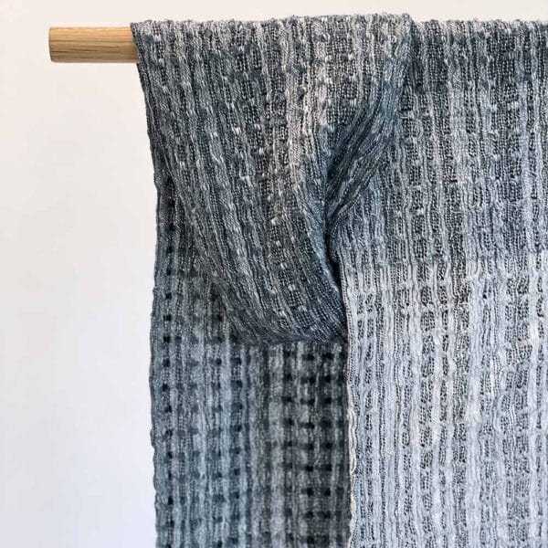 Haandvaevet designer toerklaede i blaa 4