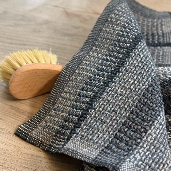 Håndvævet mørkeblå karklud i ren hør